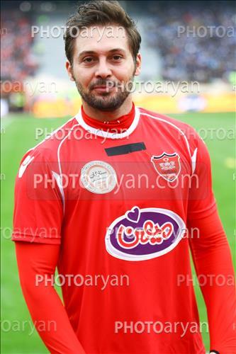 <span style='background: #33747a;box-shadow: 2px 3px 5px black;font-weight: 300;font-size: 10px;border-radius: 2px;margin: 2px;color: #fff;padding: 2px 5px;font - size: 10px;line - height: 22px; '>دانیال عبادی</span> 