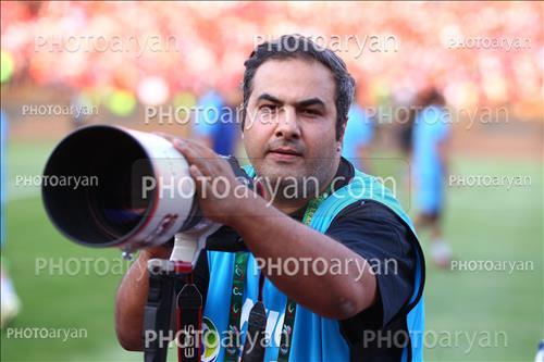 <span style='background: #33747a;box-shadow: 2px 3px 5px black;font-weight: 300;font-size: 10px;border-radius: 2px;margin: 2px;color: #fff;padding: 2px 5px;font - size: 10px;line - height: 22px; '>سید وحید بزرگواری</span> 