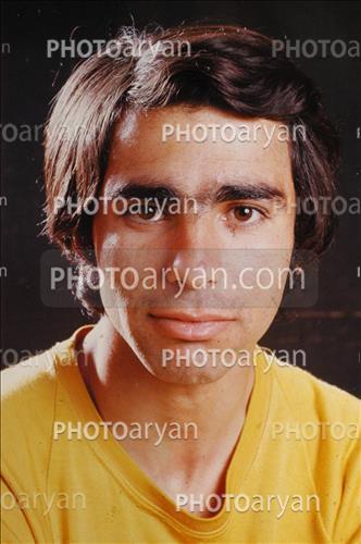 <span style='background: #33747a;box-shadow: 2px 3px 5px black;font-weight: 300;font-size: 10px;border-radius: 2px;margin: 2px;color: #fff;padding: 2px 5px;font - size: 10px;line - height: 22px; '>جواد قراب</span> 