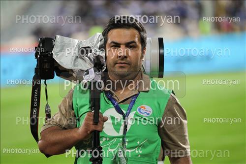 <span style='background: #33747a;box-shadow: 2px 3px 5px black;font-weight: 300;font-size: 10px;border-radius: 2px;margin: 2px;color: #fff;padding: 2px 5px;font - size: 10px;line - height: 22px; '>سید وحید بزرگواری</span> 