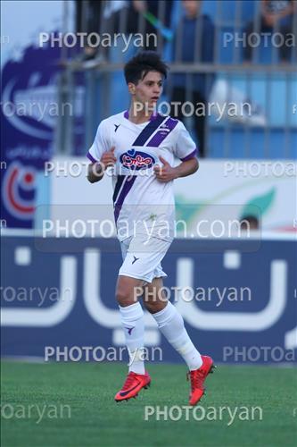 <span style='background: #33747a;box-shadow: 2px 3px 5px black;font-weight: 300;font-size: 10px;border-radius: 2px;margin: 2px;color: #fff;padding: 2px 5px;font - size: 10px;line - height: 22px; '>نوید کومار</span> 