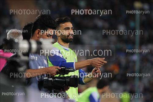 <span style='background: #33747a;font-weight: 300;font-size: 10px;box-shadow: 2px 3px 5px black;border-radius: 2px;margin: 2px;color: #fff;padding: 2px 5px;font - size: 10px;line - height: 22px; '>امیر ارسلان مطهری</span> 