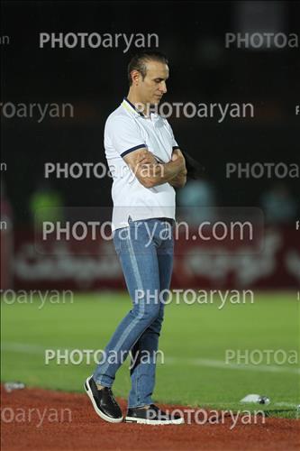 <span style='background: #33747a;font-weight: 300;font-size: 10px;box-shadow: 2px 3px 5px black;border-radius: 2px;margin: 2px;color: #fff;padding: 2px 5px;font - size: 10px;line - height: 22px; '>یحیی گل محمدی</span> 