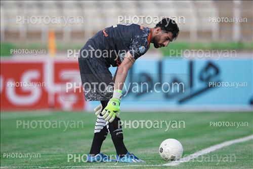 <span style='background: #33747a;box-shadow: 2px 3px 5px black;font-weight: 300;font-size: 10px;border-radius: 2px;margin: 2px;color: #fff;padding: 2px 5px;font - size: 10px;line - height: 22px; '>کوروش ملکی</span> 