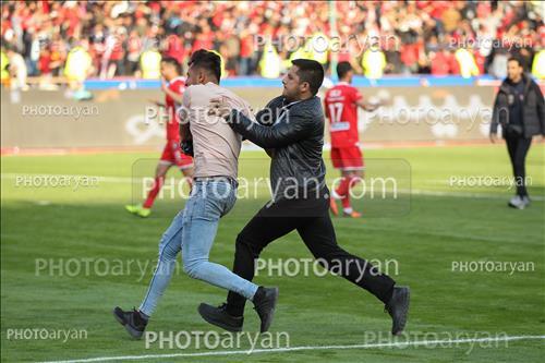 <span style='background: #33747a;box-shadow: 2px 3px 5px black;font-weight: 300;font-size: 10px;border-radius: 2px;margin: 2px;color: #fff;padding: 2px 5px;font - size: 10px;line - height: 22px; '>جیمی جامپ</span> <span style='background: #33747a;box-shadow: 2px 3px 5px black;font-weight: 300;font-size: 10px;border-radius: 2px;margin: 2px;color: #fff;padding: 2px 5px;font - size: 10px;line - height: 22px; '>تماشاگران</span> 