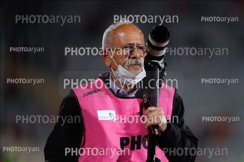 <span style='background: #33747a;box-shadow: 2px 3px 5px black;font-weight: 300;font-size: 10px;border-radius: 2px;margin: 2px;color: #fff;padding: 2px 5px;font - size: 10px;line - height: 22px; '>استاد محمد صیاد</span> 