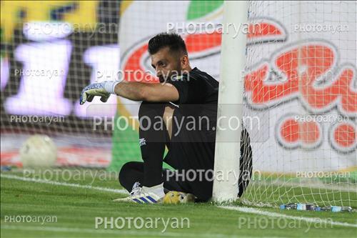 <span style='background: #33747a;box-shadow: 2px 3px 5px black;font-weight: 300;font-size: 10px;border-radius: 2px;margin: 2px;color: #fff;padding: 2px 5px;font - size: 10px;line - height: 22px; '>یوسف بهزادی</span> 