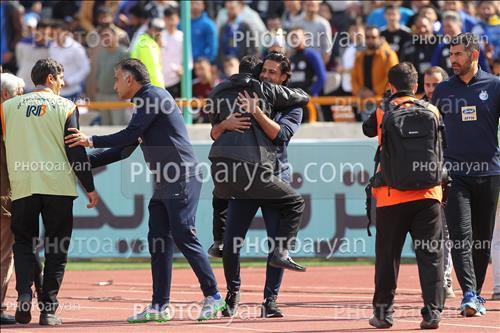 <span style='background: #33747a;box-shadow: 2px 3px 5px black;font-weight: 300;font-size: 10px;border-radius: 2px;margin: 2px;color: #fff;padding: 2px 5px;font - size: 10px;line - height: 22px; '>اشکان نامداری</span> <span style='background: #33747a;box-shadow: 2px 3px 5px black;font-weight: 300;font-size: 10px;border-radius: 2px;margin: 2px;color: #fff;padding: 2px 5px;font - size: 10px;line - height: 22px; '>فرهاد مجیدی</span> 