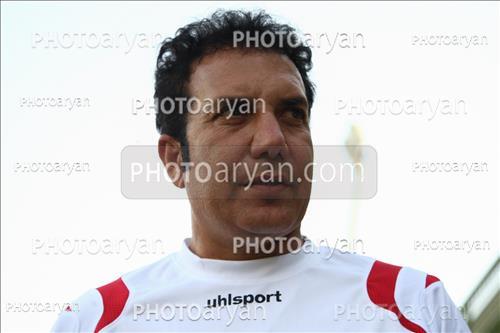 <span style='background: #33747a;box-shadow: 2px 3px 5px black;font-weight: 300;font-size: 10px;border-radius: 2px;margin: 2px;color: #fff;padding: 2px 5px;font - size: 10px;line - height: 22px; '>منصور هاشمی</span> 