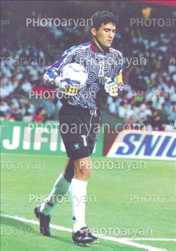 <span style='background: #33747a;font-weight: 300;font-size: 10px;box-shadow: 2px 3px 5px black;border-radius: 2px;margin: 2px;color: #fff;padding: 2px 5px;font - size: 10px;line - height: 22px; '>احمدرضا عابدزاده Ahmad Reza Abedzadeh</span> 