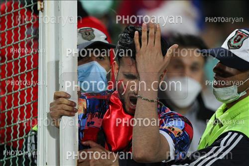 <span style='background: #33747a;box-shadow: 2px 3px 5px black;font-weight: 300;font-size: 10px;border-radius: 2px;margin: 2px;color: #fff;padding: 2px 5px;font - size: 10px;line - height: 22px; '>تماشاگر معترض</span> 