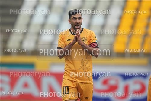 <span style='background: #33747a;box-shadow: 2px 3px 5px black;font-weight: 300;font-size: 10px;border-radius: 2px;margin: 2px;color: #fff;padding: 2px 5px;font - size: 10px;line - height: 22px; '>علی پورمحمد</span> 