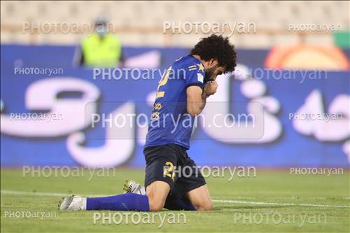 <span style='background: #33747a;box-shadow: 2px 3px 5px black;font-weight: 300;font-size: 10px;border-radius: 2px;margin: 2px;color: #fff;padding: 2px 5px;font - size: 10px;line - height: 22px; '>بابک مرادی</span> 