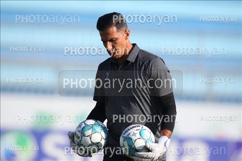 <span style='background: #33747a;box-shadow: 2px 3px 5px black;font-weight: 300;font-size: 10px;border-radius: 2px;margin: 2px;color: #fff;padding: 2px 5px;font - size: 10px;line - height: 22px; '>علی سلیمی</span> 