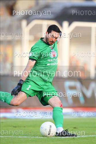 <span style='background: #33747a;box-shadow: 2px 3px 5px black;font-weight: 300;font-size: 10px;border-radius: 2px;margin: 2px;color: #fff;padding: 2px 5px;font - size: 10px;line - height: 22px; '>علیرضا حقیقی</span> 