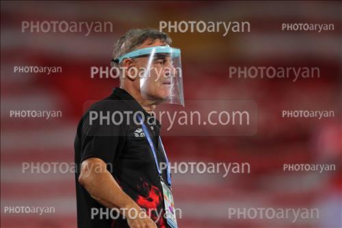 <span style='background: #33747a;box-shadow: 2px 3px 5px black;font-weight: 300;font-size: 10px;border-radius: 2px;margin: 2px;color: #fff;padding: 2px 5px;font - size: 10px;line - height: 22px; '> لوکا بوناچیچ</span> 