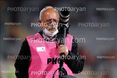 <span style='background: #33747a;box-shadow: 2px 3px 5px black;font-weight: 300;font-size: 10px;border-radius: 2px;margin: 2px;color: #fff;padding: 2px 5px;font - size: 10px;line - height: 22px; '>استاد محمد صیاد</span> 