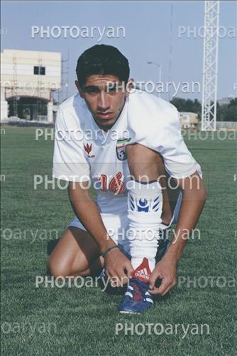 <span style='background: #33747a;box-shadow: 2px 3px 5px black;font-weight: 300;font-size: 10px;border-radius: 2px;margin: 2px;color: #fff;padding: 2px 5px;font - size: 10px;line - height: 22px; '>مهرزاد معدنچی</span> 