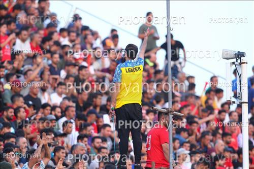 <span style='background: #33747a;box-shadow: 2px 3px 5px black;font-weight: 300;font-size: 10px;border-radius: 2px;margin: 2px;color: #fff;padding: 2px 5px;font - size: 10px;line - height: 22px; '>لیدرها</span> <span style='background: #33747a;box-shadow: 2px 3px 5px black;font-weight: 300;font-size: 10px;border-radius: 2px;margin: 2px;color: #fff;padding: 2px 5px;font - size: 10px;line - height: 22px; '>تماشاگران</span> 