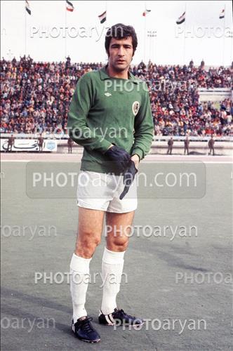 <span style='background: #33747a;font-weight: 300;font-size: 10px;box-shadow: 2px 3px 5px black;border-radius: 2px;margin: 2px;color: #fff;padding: 2px 5px;font - size: 10px;line - height: 22px; '>ناصر حجازی</span> 