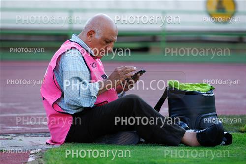 <span style='background: #33747a;box-shadow: 2px 3px 5px black;font-weight: 300;font-size: 10px;border-radius: 2px;margin: 2px;color: #fff;padding: 2px 5px;font - size: 10px;line - height: 22px; '>استاد جعفر تبریزی</span> 