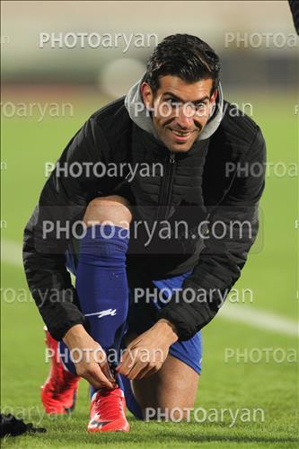 <span style='background: #33747a;box-shadow: 2px 3px 5px black;font-weight: 300;font-size: 10px;border-radius: 2px;margin: 2px;color: #fff;padding: 2px 5px;font - size: 10px;line - height: 22px; '>مهدی رستمی</span> 