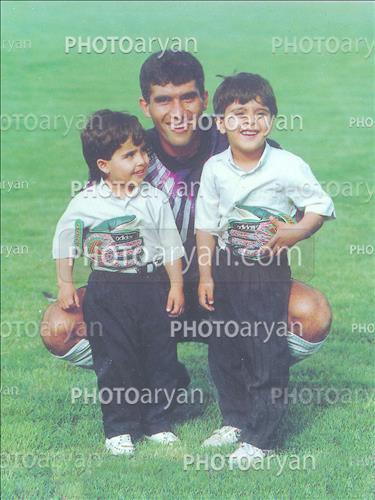 <span style='background: #33747a;font-weight: 300;font-size: 10px;box-shadow: 2px 3px 5px black;border-radius: 2px;margin: 2px;color: #fff;padding: 2px 5px;font - size: 10px;line - height: 22px; '>احمدرضا عابدزاده Ahmad Reza Abedzadeh</span> 