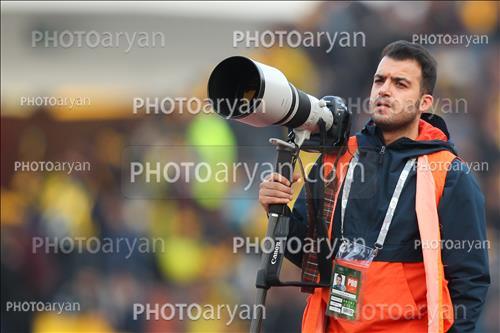 <span style='background: #33747a;box-shadow: 2px 3px 5px black;font-weight: 300;font-size: 10px;border-radius: 2px;margin: 2px;color: #fff;padding: 2px 5px;font - size: 10px;line - height: 22px; '>مهدی بلوریان</span> 