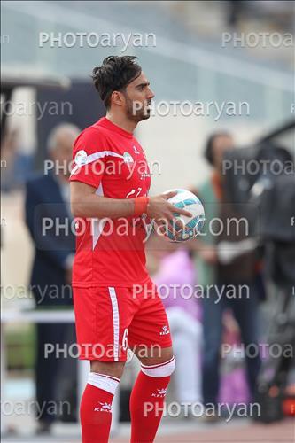 <span style='background: #33747a;box-shadow: 2px 3px 5px black;font-weight: 300;font-size: 10px;border-radius: 2px;margin: 2px;color: #fff;padding: 2px 5px;font - size: 10px;line - height: 22px; '>سینا عشوری</span> 