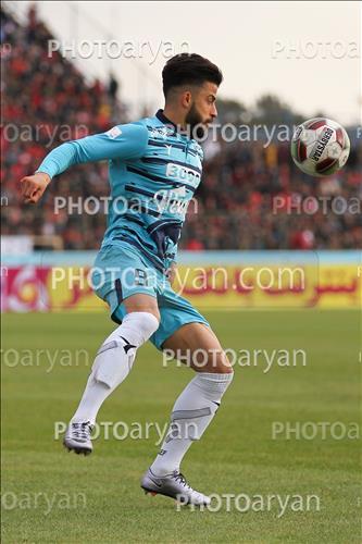 <span style='background: #33747a;box-shadow: 2px 3px 5px black;font-weight: 300;font-size: 10px;border-radius: 2px;margin: 2px;color: #fff;padding: 2px 5px;font - size: 10px;line - height: 22px; '>سامان آقازمانی</span> 