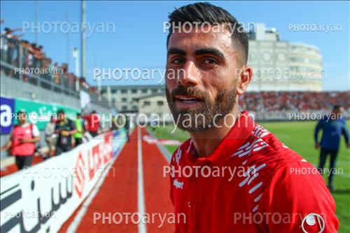 <span style='background: #33747a;box-shadow: 2px 3px 5px black;font-weight: 300;font-size: 10px;border-radius: 2px;margin: 2px;color: #fff;padding: 2px 5px;font - size: 10px;line - height: 22px; '>سینا اسد بیگی</span> 