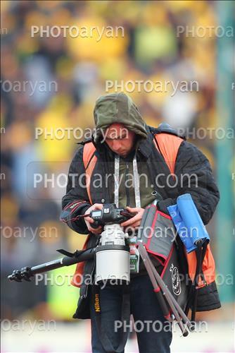 <span style='background: #33747a;box-shadow: 2px 3px 5px black;font-weight: 300;font-size: 10px;border-radius: 2px;margin: 2px;color: #fff;padding: 2px 5px;font - size: 10px;line - height: 22px; '>نعیم احمدی</span> 