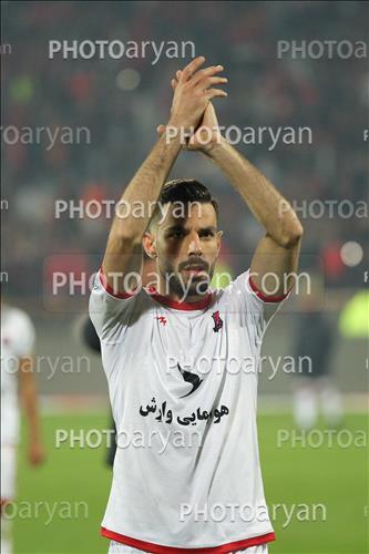 <span style='background: #33747a;box-shadow: 2px 3px 5px black;font-weight: 300;font-size: 10px;border-radius: 2px;margin: 2px;color: #fff;padding: 2px 5px;font - size: 10px;line - height: 22px; '>رضا دهقانی</span> 