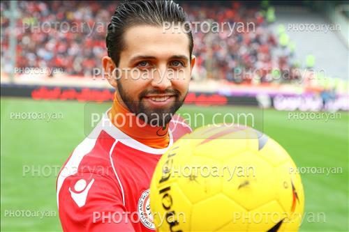 <span style='background: #33747a;box-shadow: 2px 3px 5px black;font-weight: 300;font-size: 10px;border-radius: 2px;margin: 2px;color: #fff;padding: 2px 5px;font - size: 10px;line - height: 22px; '>محسن افشانی</span> 