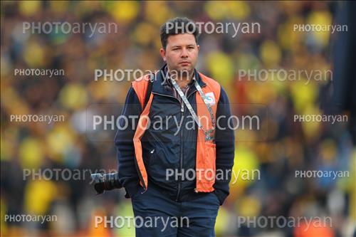 <span style='background: #33747a;box-shadow: 2px 3px 5px black;font-weight: 300;font-size: 10px;border-radius: 2px;margin: 2px;color: #fff;padding: 2px 5px;font - size: 10px;line - height: 22px; '>میثم مهابادی</span> 