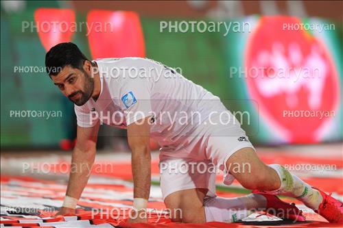 <span style='background: #33747a;box-shadow: 2px 3px 5px black;font-weight: 300;font-size: 10px;border-radius: 2px;margin: 2px;color: #fff;padding: 2px 5px;font - size: 10px;line - height: 22px; '>فرشاد محمدی مهر</span> 