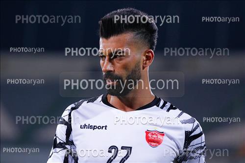 <span style='background: #33747a;font-weight: 300;font-size: 10px;box-shadow: 2px 3px 5px black;border-radius: 2px;margin: 2px;color: #fff;padding: 2px 5px;font - size: 10px;line - height: 22px; '>رامین رضائیان</span> 