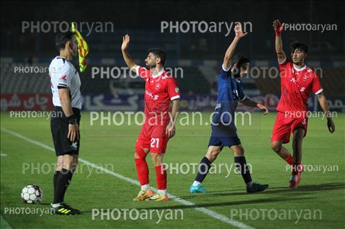 <span style='background: #33747a;box-shadow: 2px 3px 5px black;font-weight: 300;font-size: 10px;border-radius: 2px;margin: 2px;color: #fff;padding: 2px 5px;font - size: 10px;line - height: 22px; '>محمد عمری</span> 