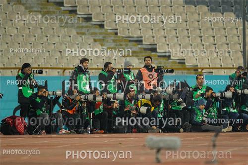 <span style='background: #33747a;box-shadow: 2px 3px 5px black;font-weight: 300;font-size: 10px;border-radius: 2px;margin: 2px;color: #fff;padding: 2px 5px;font - size: 10px;line - height: 22px; '>عکاسان</span> 