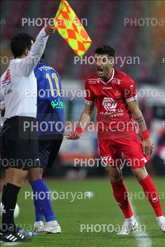 <span style='background: #33747a;font-weight: 300;font-size: 10px;box-shadow: 2px 3px 5px black;border-radius: 2px;margin: 2px;color: #fff;padding: 2px 5px;font - size: 10px;line - height: 22px; '>سعید آقایی</span> 