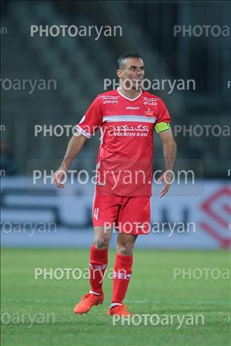 <span style='background: #33747a;font-weight: 300;font-size: 10px;box-shadow: 2px 3px 5px black;border-radius: 2px;margin: 2px;color: #fff;padding: 2px 5px;font - size: 10px;line - height: 22px; '>وحید امیری</span> 