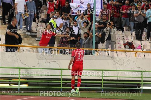 <span style='background: #33747a;box-shadow: 2px 3px 5px black;font-weight: 300;font-size: 10px;border-radius: 2px;margin: 2px;color: #fff;padding: 2px 5px;font - size: 10px;line - height: 22px; '>عبدالکریم اسلامی</span> <span style='background: #33747a;box-shadow: 2px 3px 5px black;font-weight: 300;font-size: 10px;border-radius: 2px;margin: 2px;color: #fff;padding: 2px 5px;font - size: 10px;line - height: 22px; '>تماشاگران</span> 