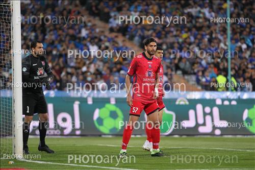 <span style='background: #33747a;box-shadow: 2px 3px 5px black;font-weight: 300;font-size: 10px;border-radius: 2px;margin: 2px;color: #fff;padding: 2px 5px;font - size: 10px;line - height: 22px; '>شاهین طاهرخانی</span> <span style='background: #33747a;box-shadow: 2px 3px 5px black;font-weight: 300;font-size: 10px;border-radius: 2px;margin: 2px;color: #fff;padding: 2px 5px;font - size: 10px;line - height: 22px; '>علیرضا حقیقی</span> 