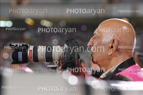 <span style='background: #33747a;font-weight: 300;font-size: 10px;box-shadow: 2px 3px 5px black;border-radius: 2px;margin: 2px;color: #fff;padding: 2px 5px;font - size: 10px;line - height: 22px; '>استاد جعفر تبریزی</span> 