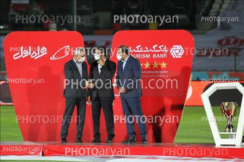 <span style='background: #33747a;box-shadow: 2px 3px 5px black;font-weight: 300;font-size: 10px;border-radius: 2px;margin: 2px;color: #fff;padding: 2px 5px;font - size: 10px;line - height: 22px; '>جعفر سمیعی</span> 