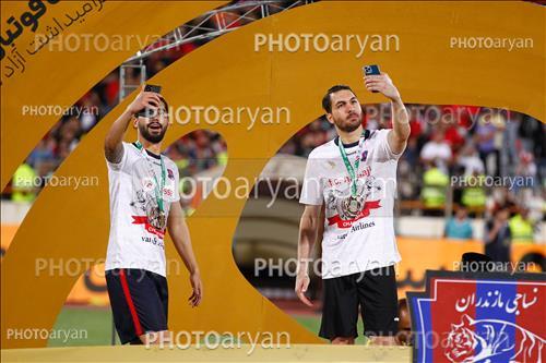 <span style='background: #33747a;font-weight: 300;font-size: 10px;box-shadow: 2px 3px 5px black;border-radius: 2px;margin: 2px;color: #fff;padding: 2px 5px;font - size: 10px;line - height: 22px; '>علیرضا حقیقی</span> 