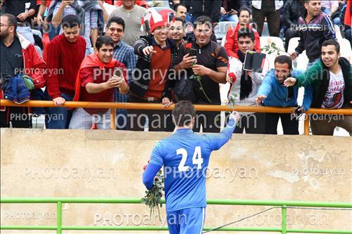 <span style='background: #33747a;box-shadow: 2px 3px 5px black;font-weight: 300;font-size: 10px;border-radius: 2px;margin: 2px;color: #fff;padding: 2px 5px;font - size: 10px;line - height: 22px; '>دانیال عبادی</span> 