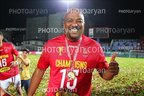 <span style='background: #33747a;box-shadow: 2px 3px 5px black;font-weight: 300;font-size: 10px;border-radius: 2px;margin: 2px;color: #fff;padding: 2px 5px;font - size: 10px;line - height: 22px; '>ولسلی ننکا Welesley Neneca</span> 